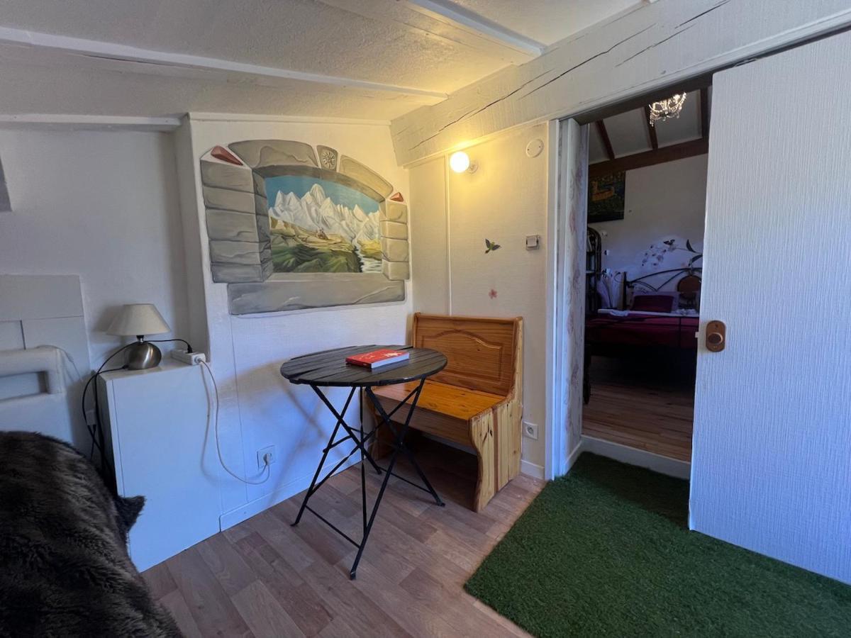 Maison D'Hotes L'Escale Du Loup Blanc Maringes Екстер'єр фото