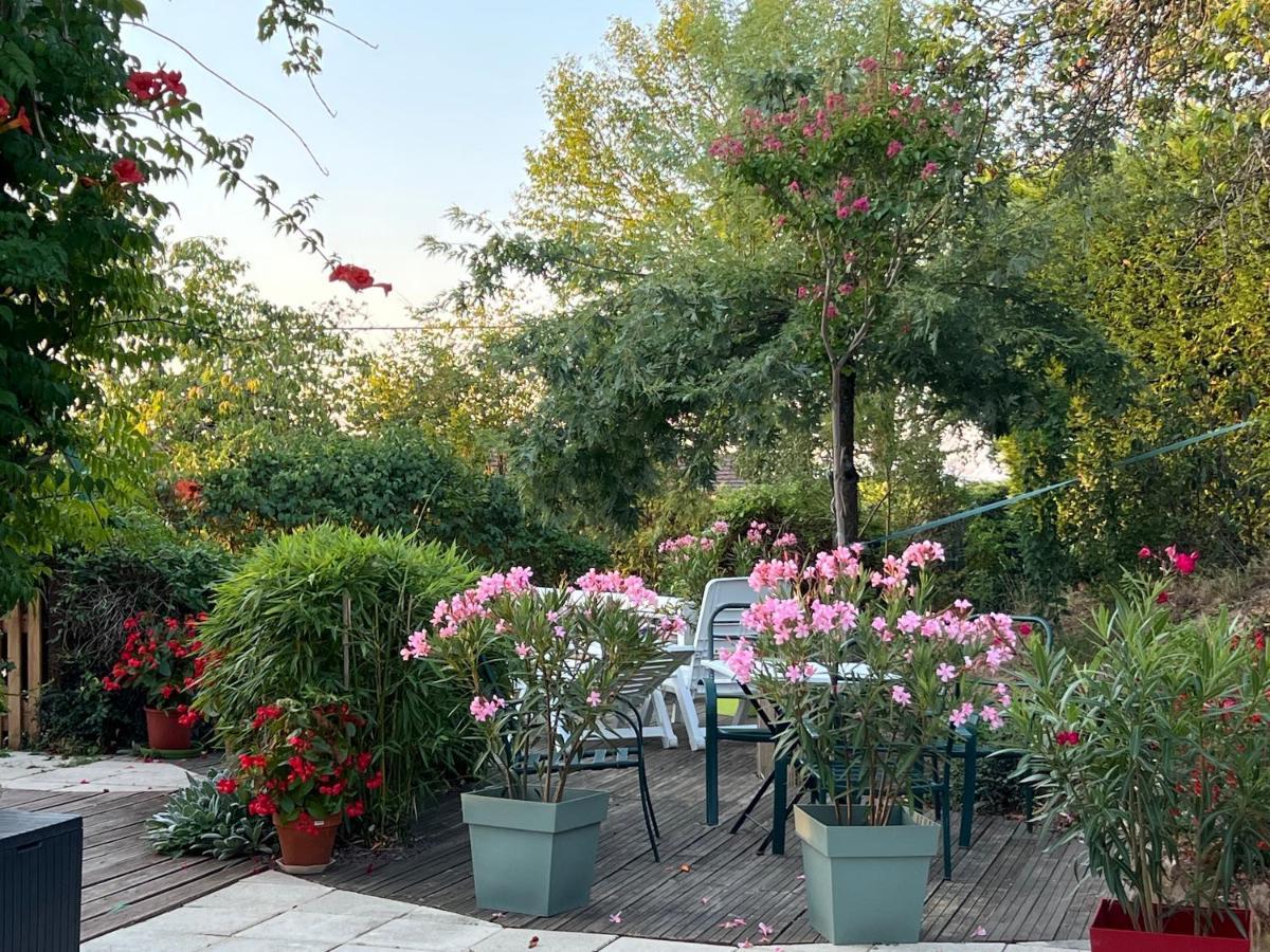 Maison D'Hotes L'Escale Du Loup Blanc Maringes Екстер'єр фото