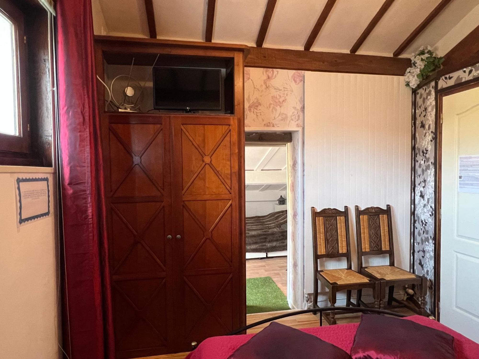 Maison D'Hotes L'Escale Du Loup Blanc Maringes Екстер'єр фото